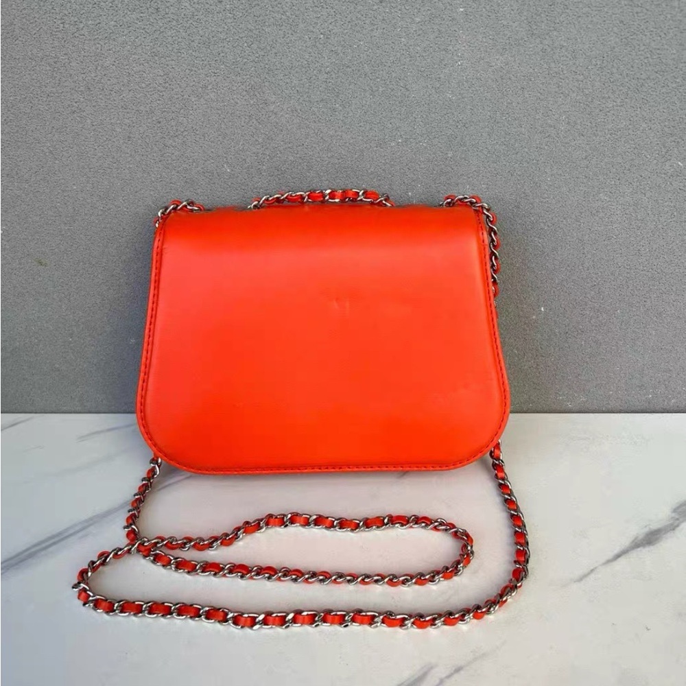 Chanel Vibrant Red Crossbody Bag with Chain - Picture 4 of 7
